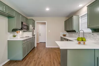 105 Lakeway Drive, Benbrook, TX 76126 - Photo 15