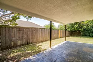 105 Lakeway Dr, Benbrook, TX 76126 - Photo 35