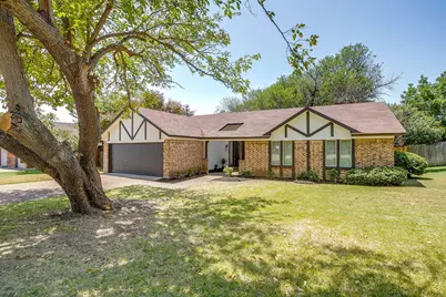 105 Lakeway Drive, Benbrook, TX 76126 - Photo 3