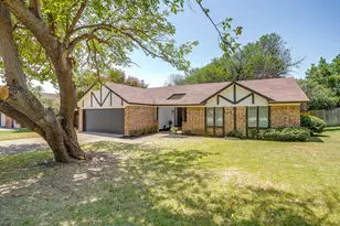105 Lakeway Dr, Benbrook, TX 76126 - Photo 3