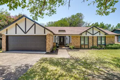 105 Lakeway Drive, Benbrook, TX 76126 - Photo 1