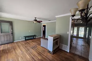 1366 Peach St, Abilene, TX 79602 - Photo 3