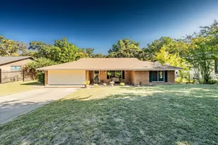 300 Shoreline Dr, Azle, TX 76020 - Photo 1