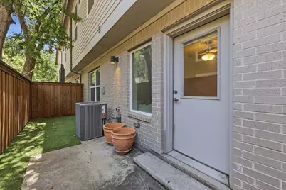 1282 N Prairie Avenue, Dallas, TX 75204 - Photo 27