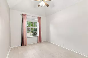 204 Meredith Ct, Irving, TX 75063 - Photo 27