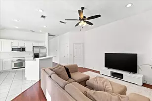 204 Meredith Ct, Irving, TX 75063 - Photo 13