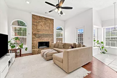 204 Meredith Court, Irving, TX 75063 - Photo 9