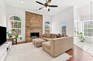 204 Meredith Ct, Irving, TX 75063 - Photo 9
