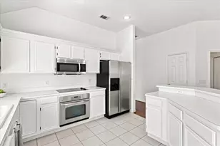 204 Meredith Ct, Irving, TX 75063 - Photo 17