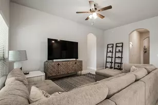 201 Providence Dr, Van Alstyne, TX 75495 - Photo 9