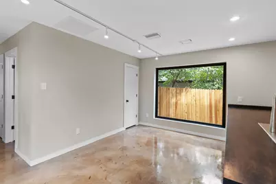 957 Woods Avenue, Fort Worth, TX 76102 - Photo 7