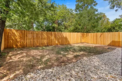 957 Woods Avenue, Fort Worth, TX 76102 - Photo 17
