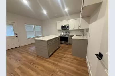 905 E 10th Street, Bonham, TX 75418 - Photo 3
