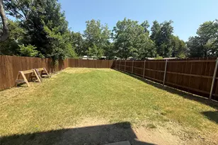 905 E 10th St, Bonham, TX 75418 - Photo 5
