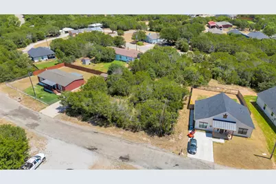2513 Creekview Drive, Granbury, TX 76048 - Photo 13