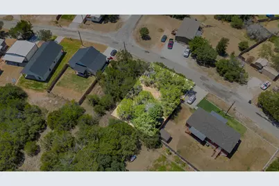 2513 Creekview Drive, Granbury, TX 76048 - Photo 3