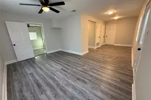 1033 S Hub St, Sherman, TX 75090 - Photo 5