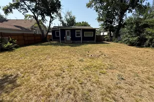 1033 S Hub St, Sherman, TX 75090 - Photo 3