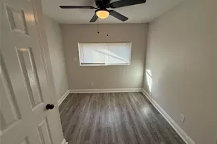 1033 S Hub St, Sherman, TX 75090 - Photo 7