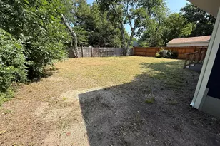 1033 S Hub St, Sherman, TX 75090 - Photo 13