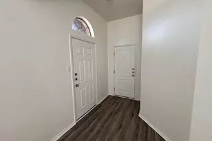 8135 Tierra Del Sol Rd, Arlington, TX 76002 - Photo 3