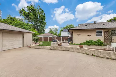 9210 Larchwood Drive, Dallas, TX 75238 - Photo 11