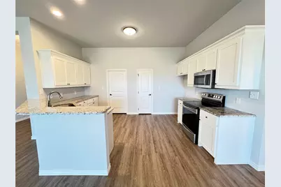 808 E Northside Drive, Pilot Point, TX 76258 - Photo 5
