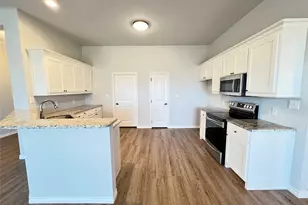 808 E Northside Dr, Pilot Point, TX 76258 - Photo 5