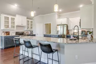 548 Inwood St, Benbrook, TX 76126 - Photo 9