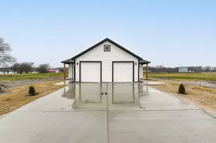 1020 Burnett Blvd, Alvarado, TX 76009 - Photo 25