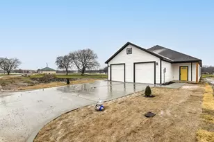 1020 Burnett Blvd, Alvarado, TX 76009 - Photo 3