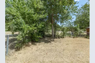 321 E Pine Street, Jacksboro, TX 76458 - Photo 27