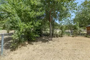 321 E Pine St, Jacksboro, TX 76458 - Photo 27