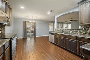 204 Rosewood Ct, Red Oak, TX 75154 - Photo 11