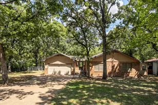 2105 Lakeview Dr, Mabank, TX 75156 - Photo 1