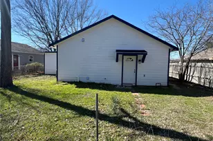 825 Texas St, Graham, TX 76450 - Photo 13