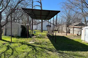 825 Texas St, Graham, TX 76450 - Photo 11