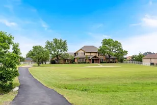 915 W Pleasant Run Rd, DeSoto, TX 75115 - Photo 1