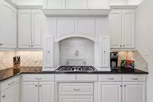 605 Montgomery St, Fort Worth, TX 76107 - Photo 11