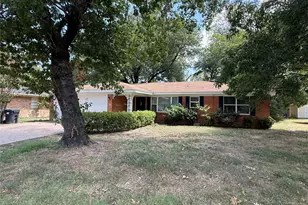 1915 Fairfax Dr, Corsicana, TX 75110 - Photo 1