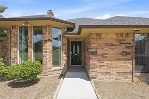 3802 Cromwell Dr, Carrollton, TX 75007 - Photo 3