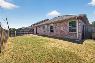 2215 Splendor Ct, Arlington, TX 76010 - Photo 25