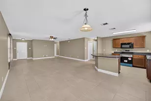 2215 Splendor Ct, Arlington, TX 76010 - Photo 5
