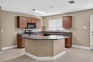 2215 Splendor Ct, Arlington, TX 76010 - Photo 9