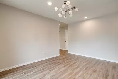 5947 Chimney Wood Circle, Fort Worth, TX 76112 - Photo 13