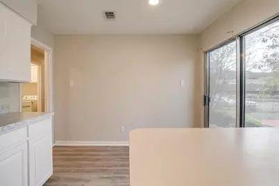 5947 Chimney Wood Circle, Fort Worth, TX 76112 - Photo 11