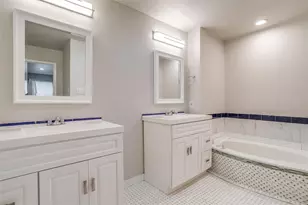 5947 Chimney Wood Cir, Fort Worth, TX 76112 - Photo 15