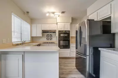 5947 Chimney Wood Circle, Fort Worth, TX 76112 - Photo 9