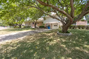 950 Sycamore Ln, Lancaster, TX 75146 - Photo 3
