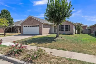 808 Flamingo Dr, Saginaw, TX 76131 - Photo 3